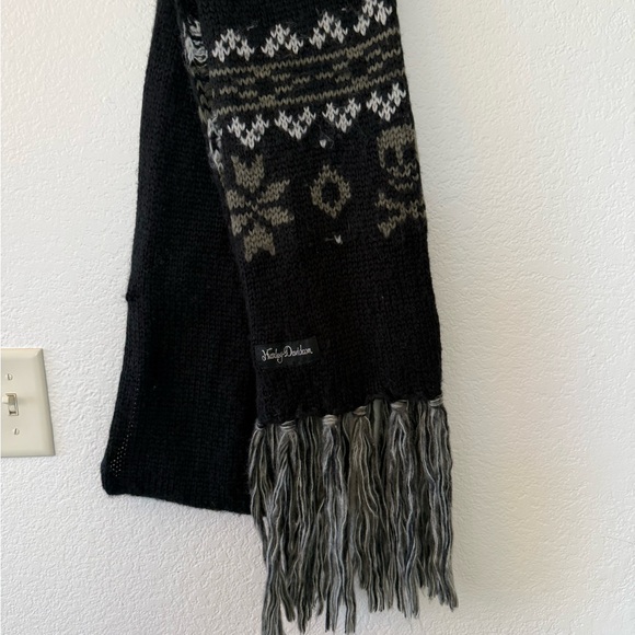 Harley-Davidson Black and Gray Knit Hat and matching scarf - Picture 6 of 16